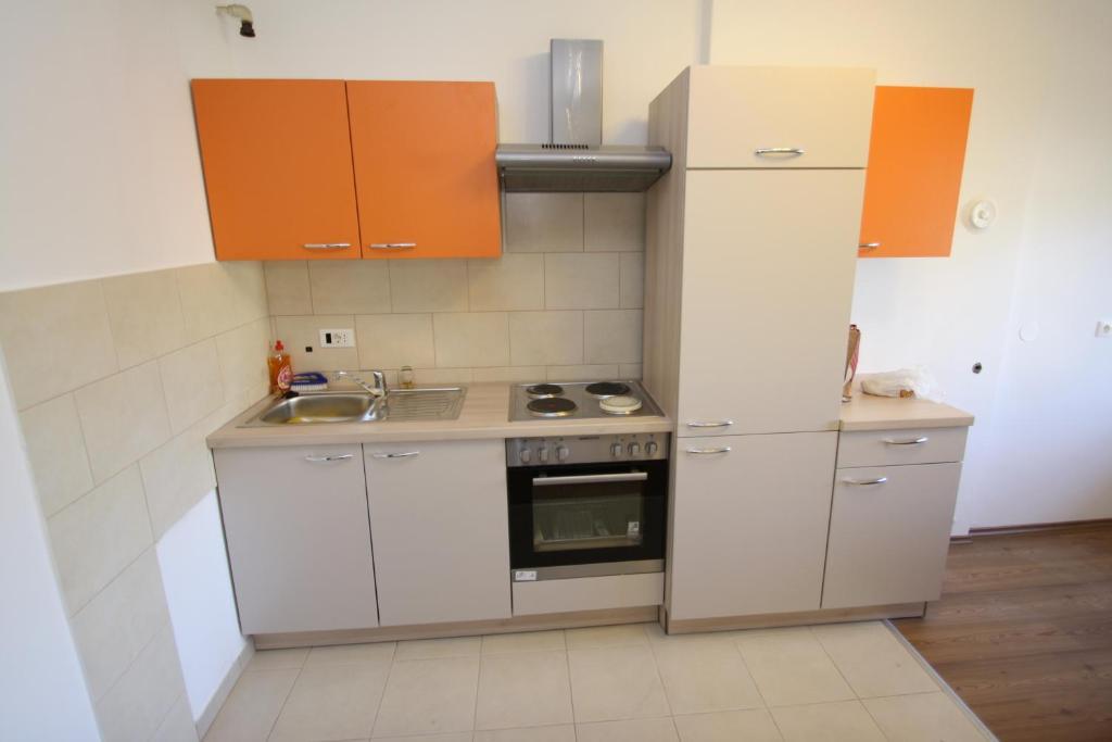 Apartments Tena With Private Parking بولا الغرفة الصورة