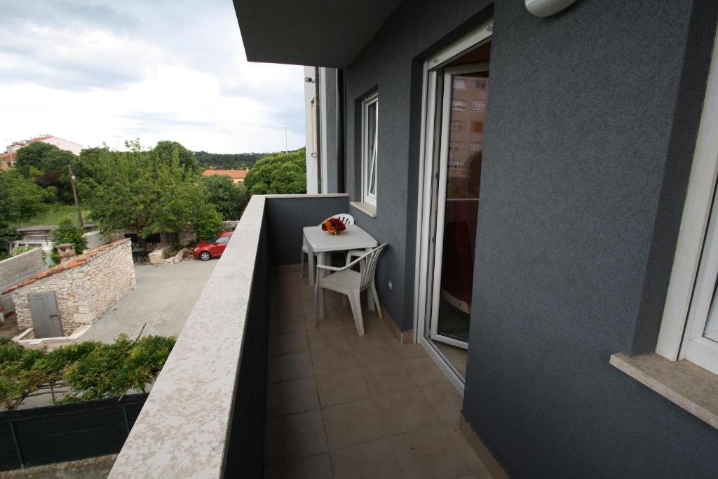 Apartments Tena With Private Parking بولا الغرفة الصورة