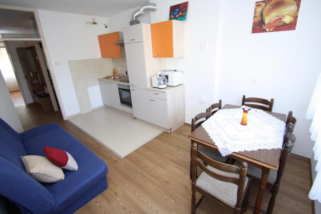 Apartments Tena With Private Parking بولا الغرفة الصورة