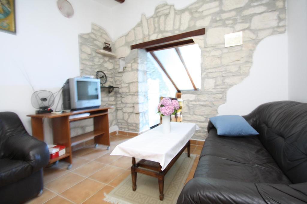 Apartments Tena With Private Parking بولا الغرفة الصورة