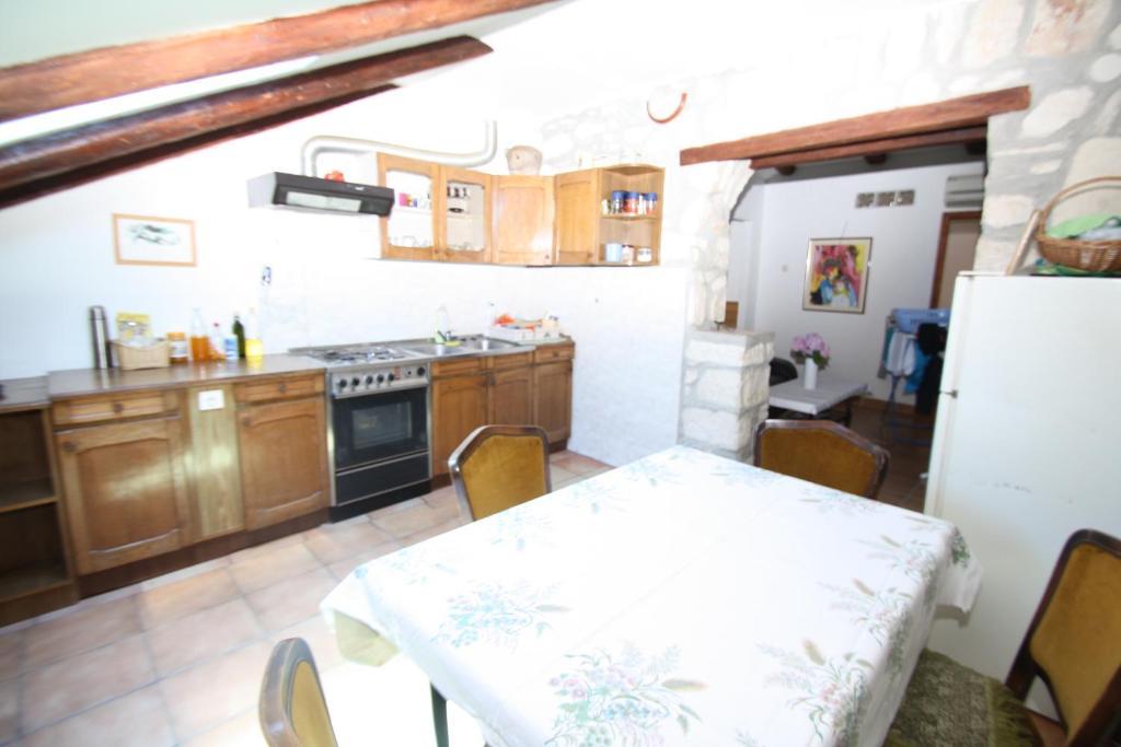 Apartments Tena With Private Parking بولا الغرفة الصورة